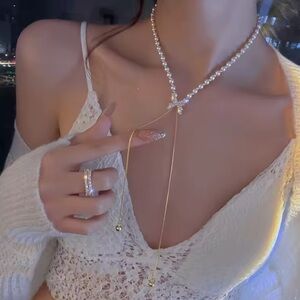 Elegant Pearl and Gold Necklace